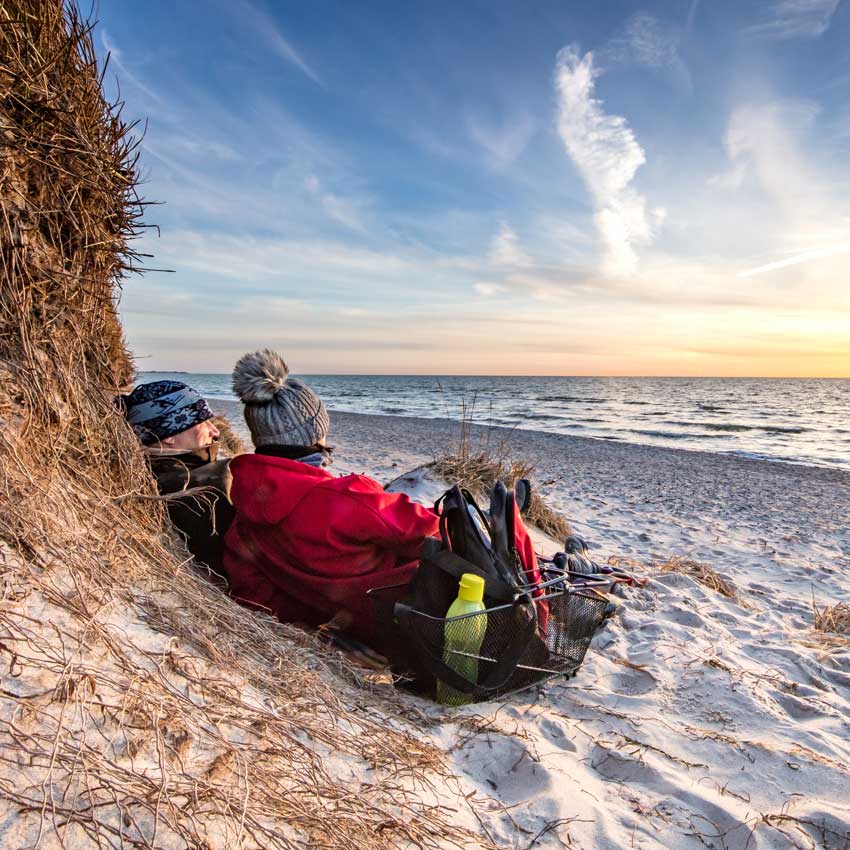 Paar-am-Strand-Zingst