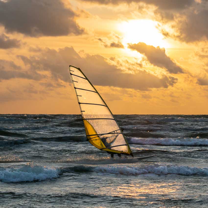 Windsurfen-in-Zingst-Ostsee-Perlen-der-Ostsee-Ferienhaus