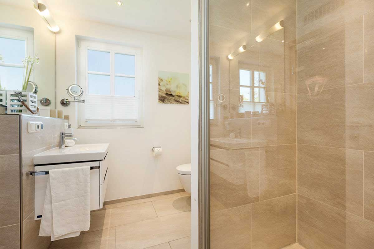 Ferienhaus-Zingster-Perle-1_Bad2-Perlen-der-Ostsee-Zingst